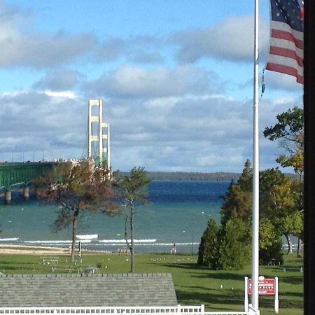 Parkside Inn Bridgeview Mackinaw City Buitenkant foto