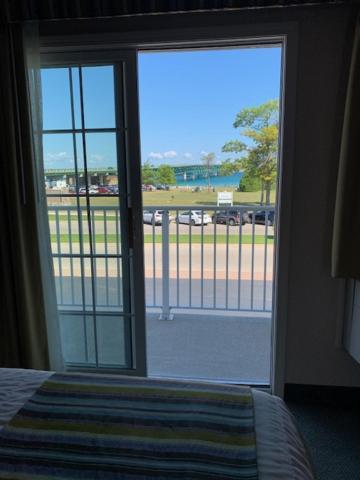 Parkside Inn Bridgeview Mackinaw City Buitenkant foto