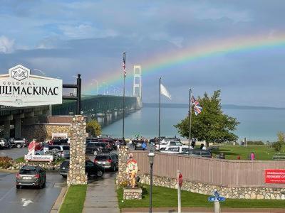 Parkside Inn Bridgeview Mackinaw City Buitenkant foto
