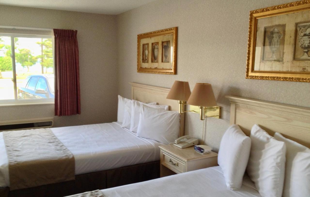 Parkside Inn Bridgeview Mackinaw City Buitenkant foto