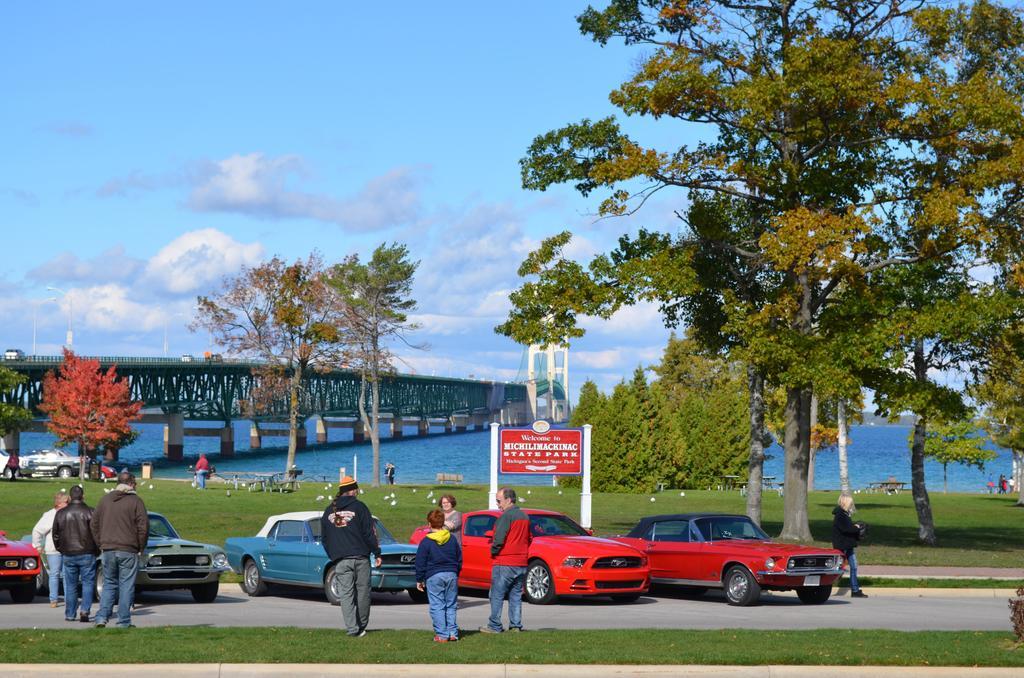 Parkside Inn Bridgeview Mackinaw City Kamer foto