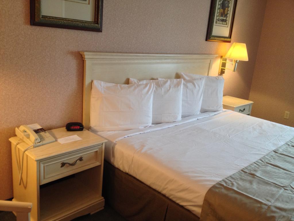 Parkside Inn Bridgeview Mackinaw City Buitenkant foto