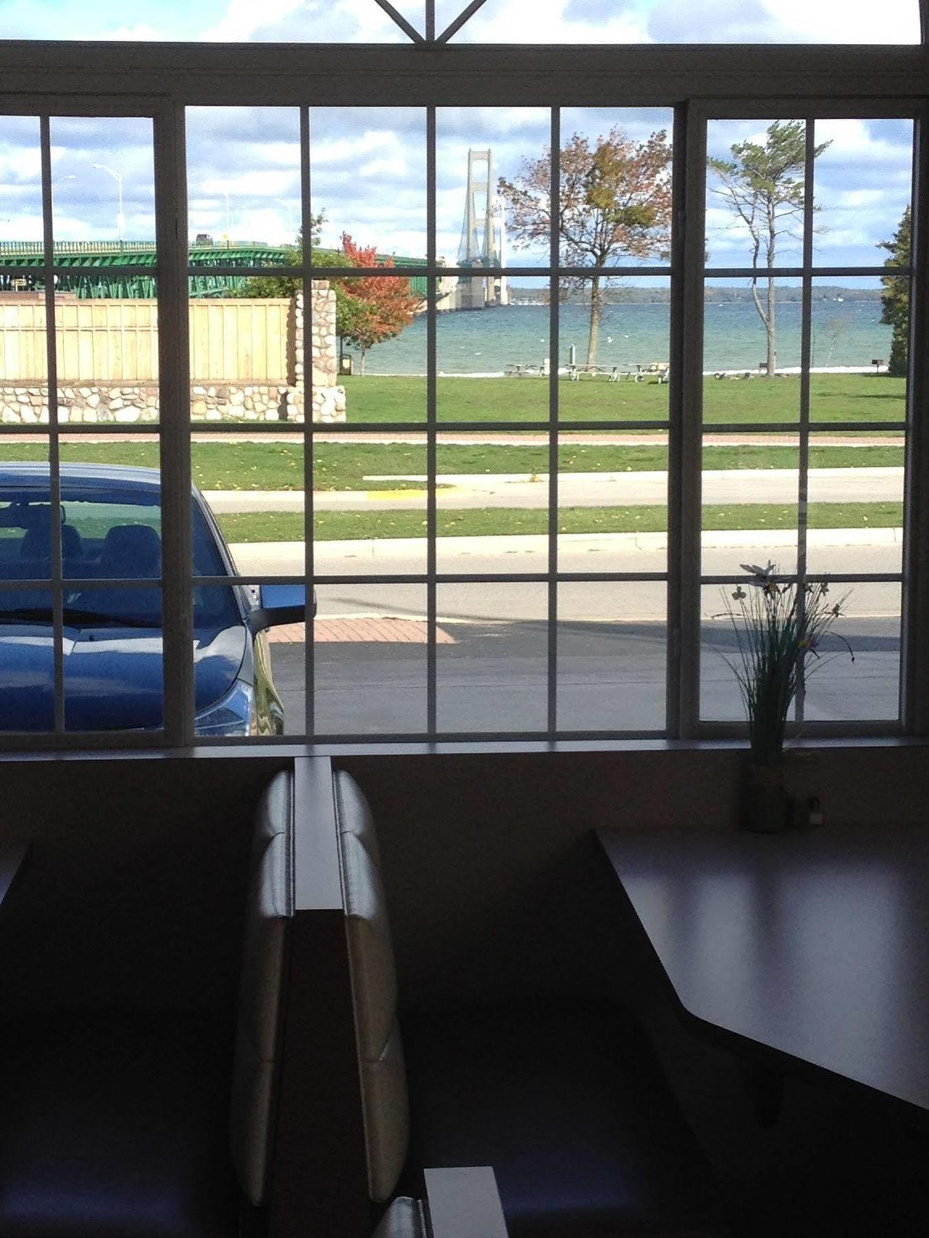 Parkside Inn Bridgeview Mackinaw City Buitenkant foto